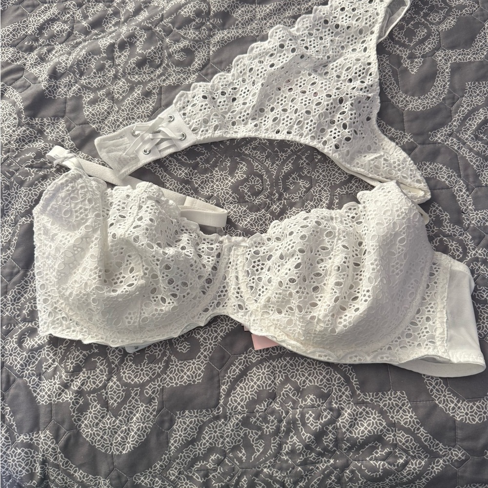 Elegant White Lace Bra and Panty Set